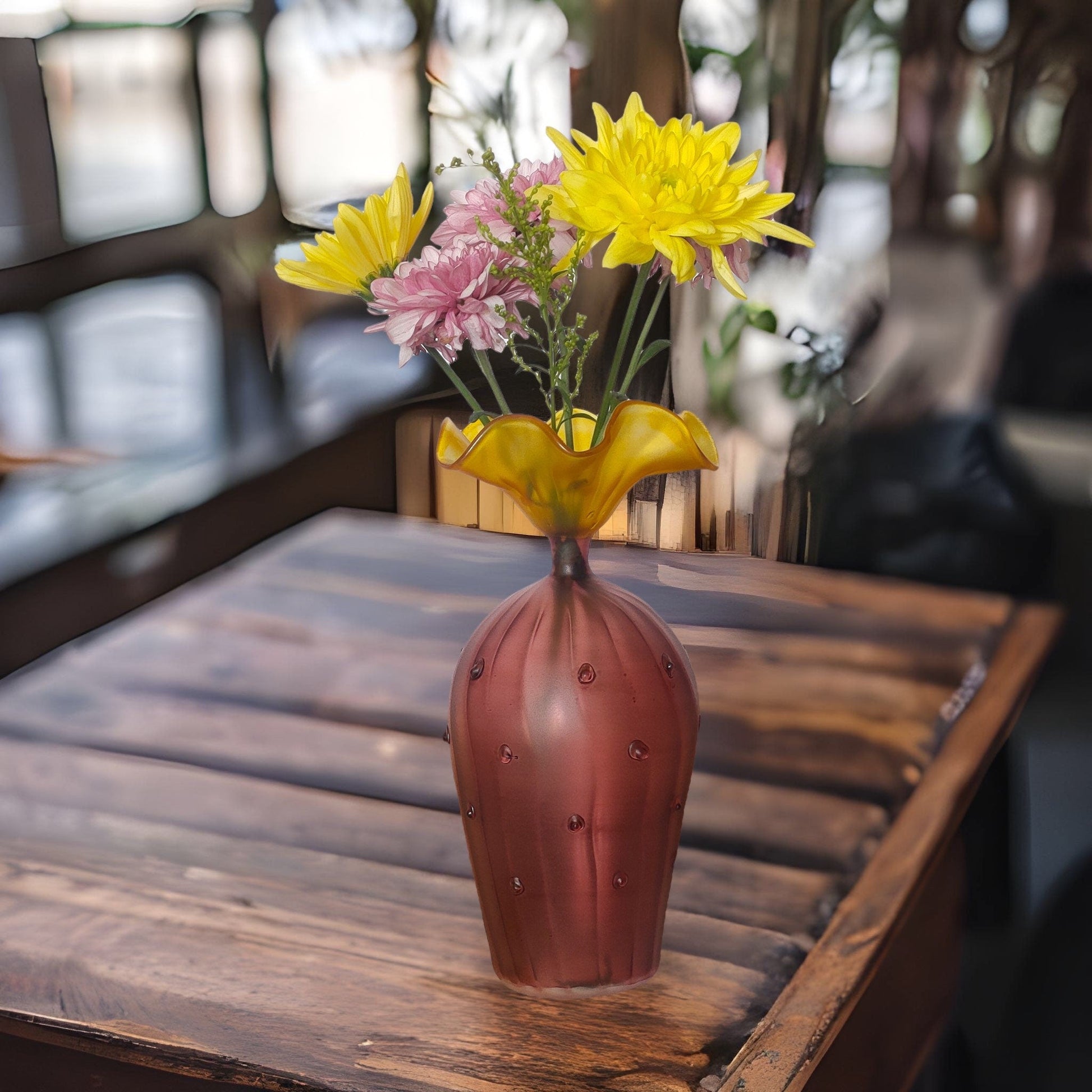 Hand-Blown Ruby and Yellow Glass Vase – Unique Ruffled Top Decorative Centerpiece | Les Trois Pyramides