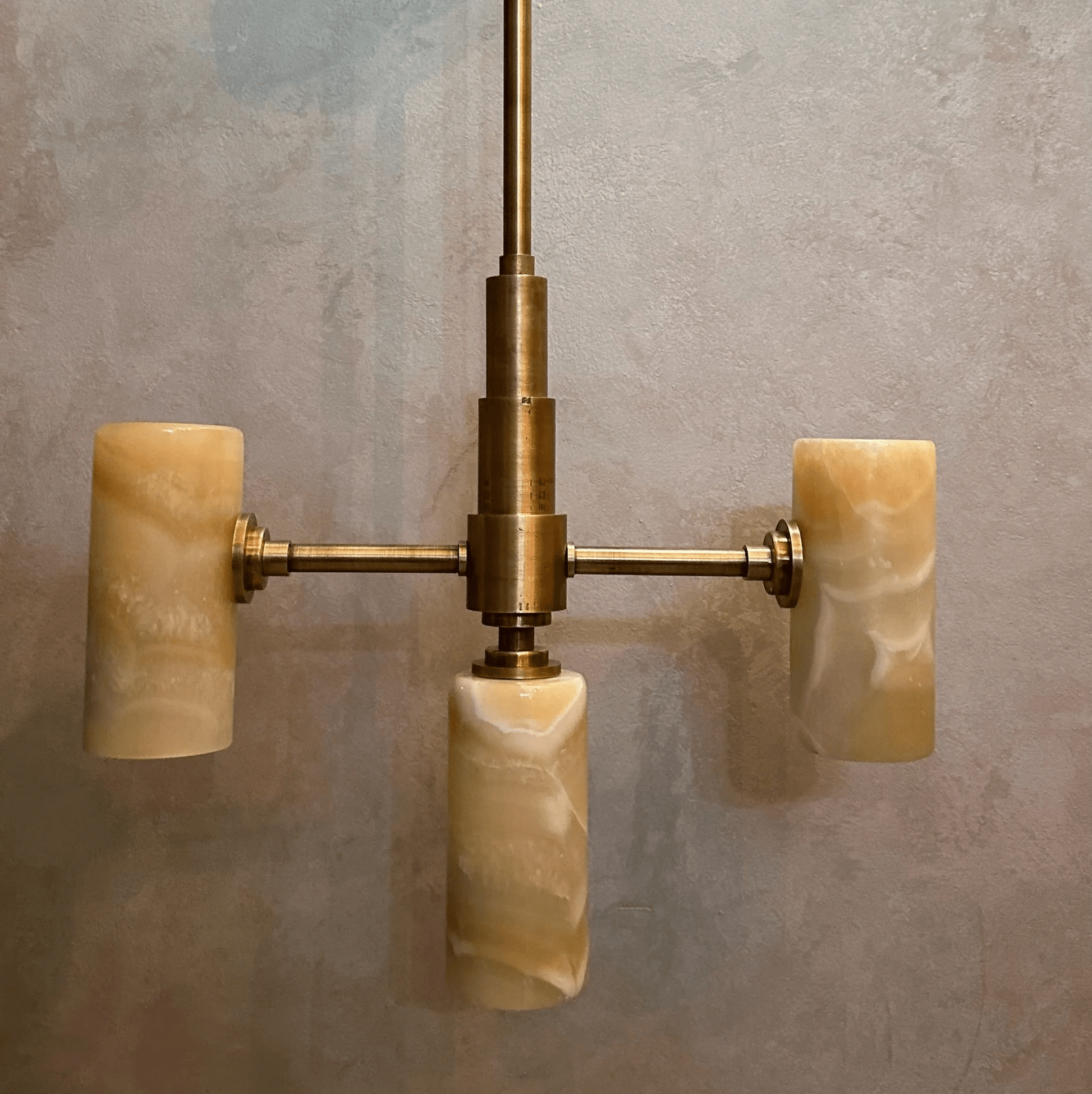 Handmade Brass & Marble Pendant Light – Modern Minimalist Chandelier for Dining Room | Les Trois Pyramides