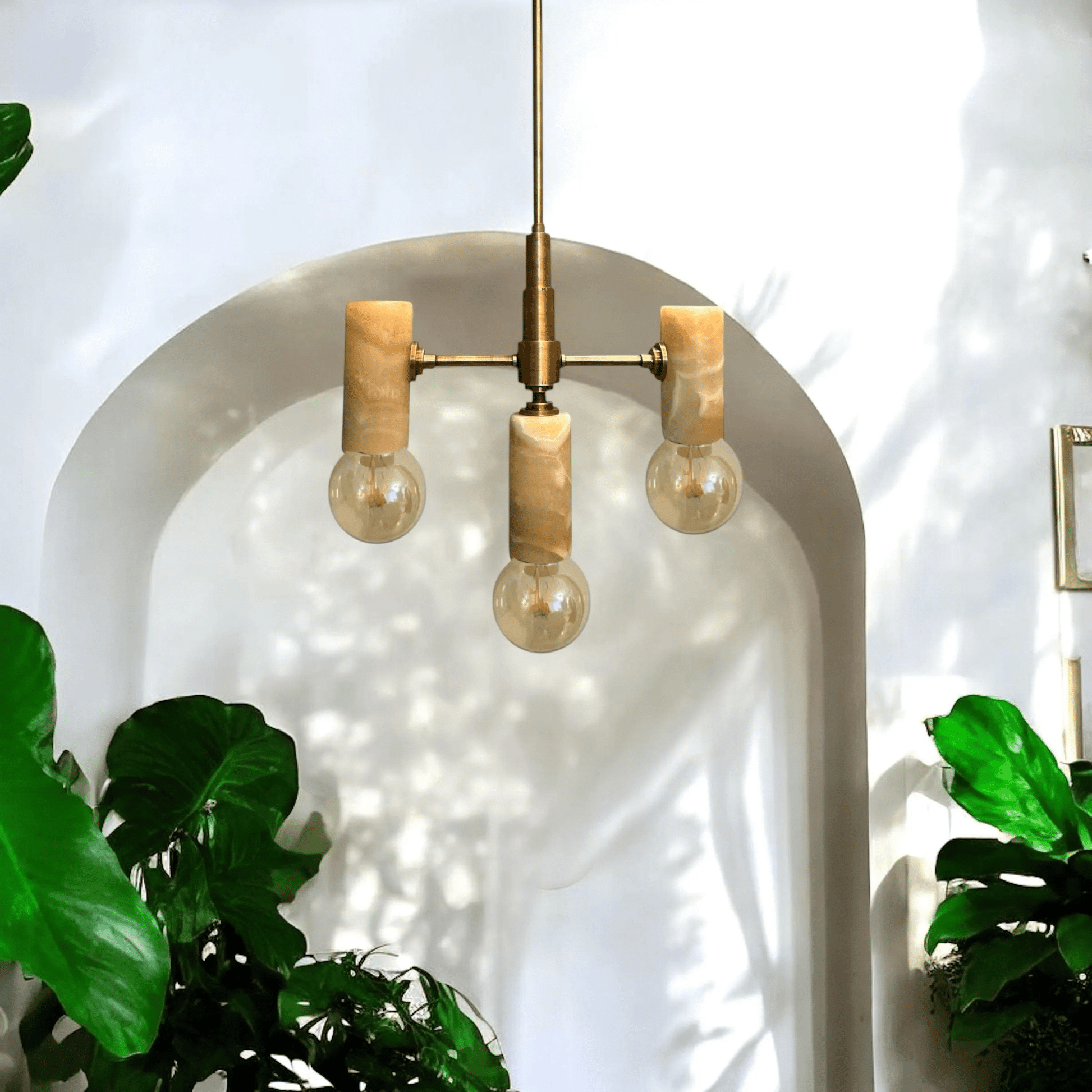 Handmade Brass & Marble Pendant Light – Modern Minimalist Chandelier for Dining Room | Les Trois Pyramides