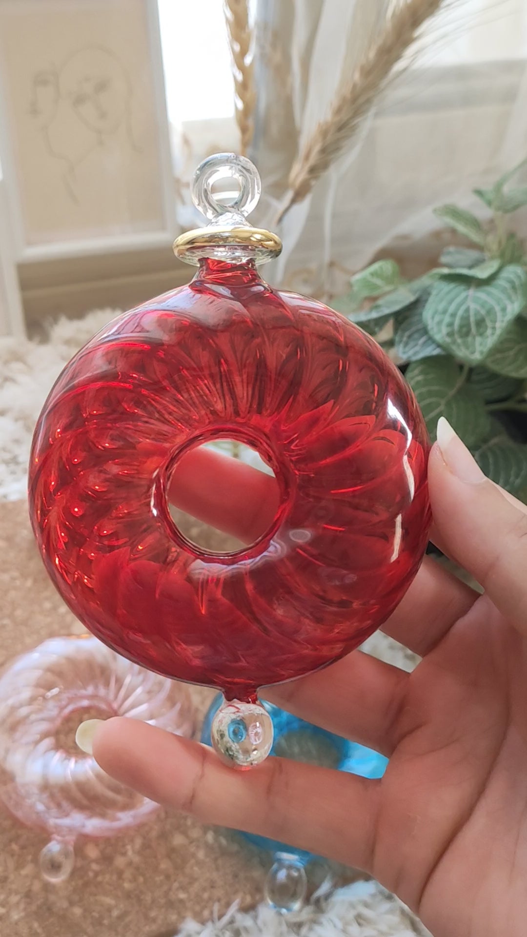 Red Christmas Ornaments with Ribbed Glass - Les Trois Pyramides