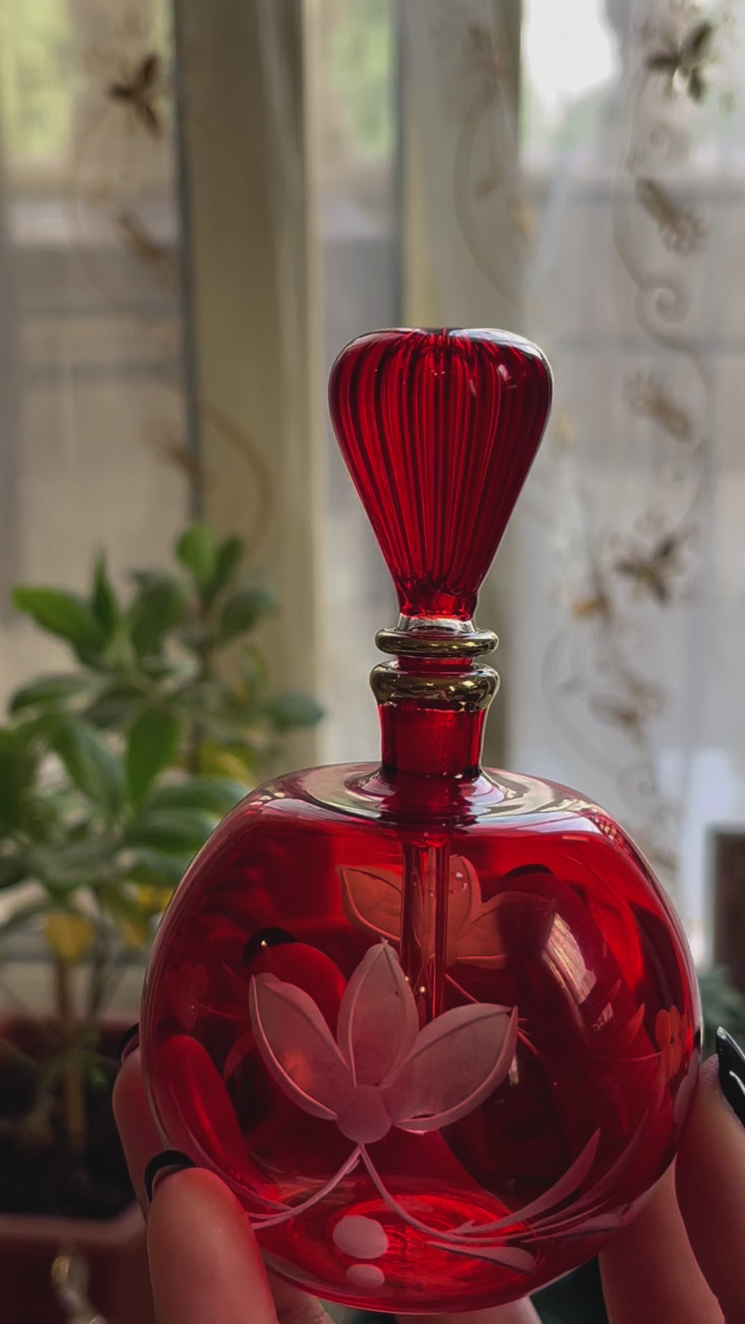 Red Perfume Bottle with 14K Gold | Les Trois Pyramides