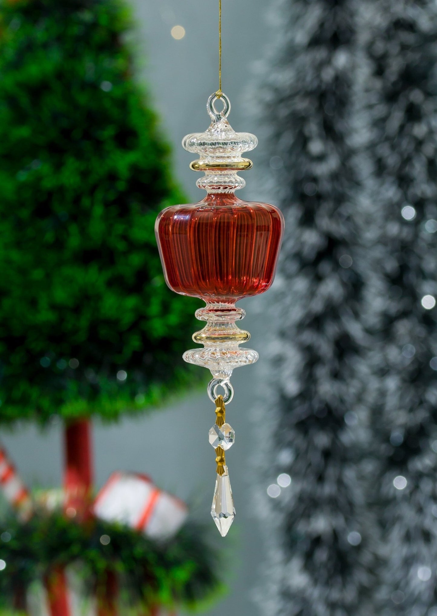 Red Ribbed Tree Topper Ornament with 14 K Gold for Christmas Tree Decorations- Les Trois Pyramides