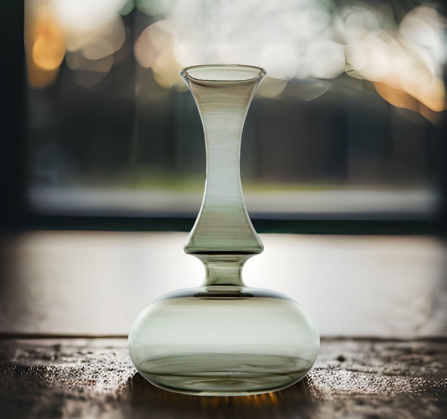 Shaded Grey Art Deco Vase - Les Trois Pyramides