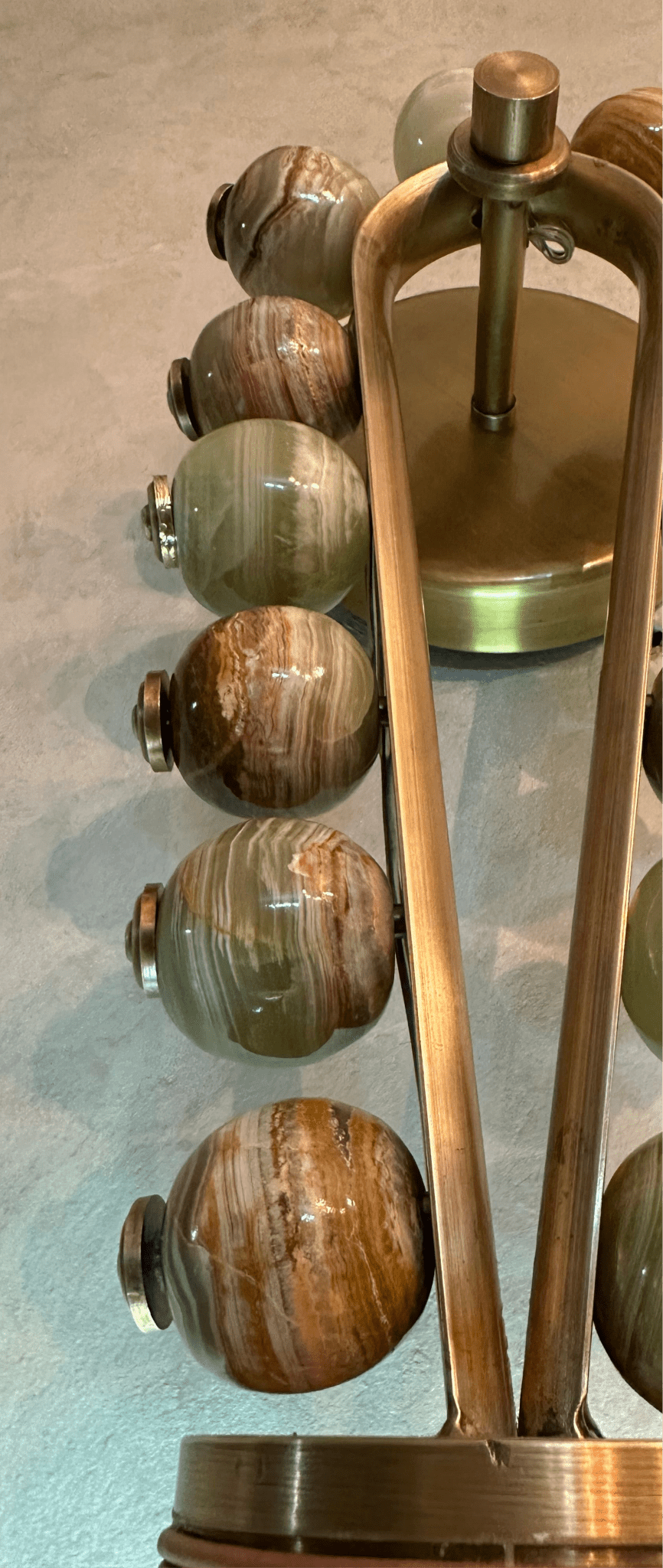 Handcrafted Marble and Brass wall light sconce with unique modern Design | Les Trois Pyramides