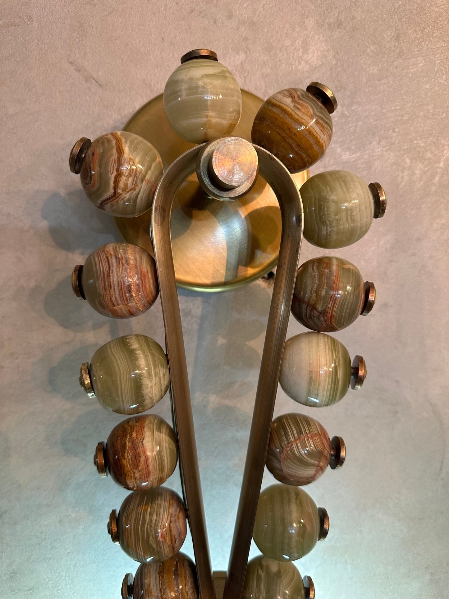 Handcrafted Marble and Brass wall light sconce with unique modern Design | Les Trois Pyramides