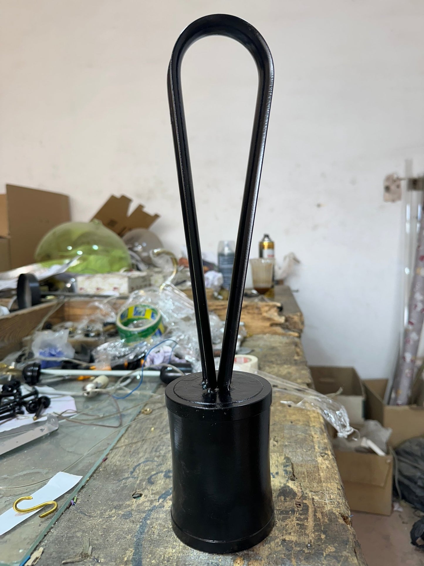 Handcrafted Marble and Brass wall light sconce with unique modern Design in Black Finish | Les Trois Pyramides