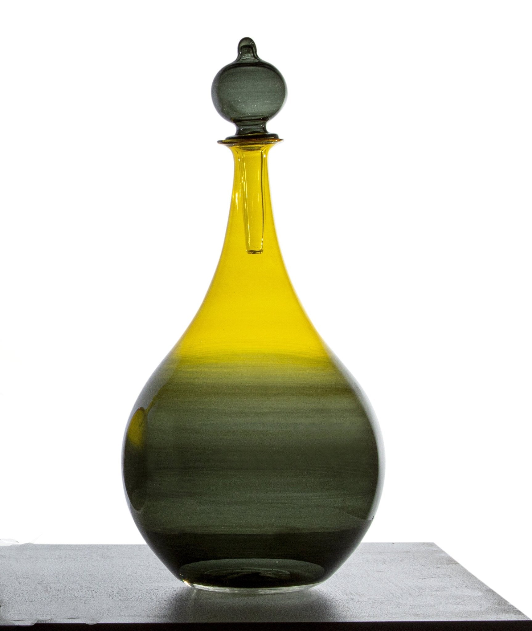 Vintage Classic Decanter Bottle with Stopper - Les Trois Pyramides