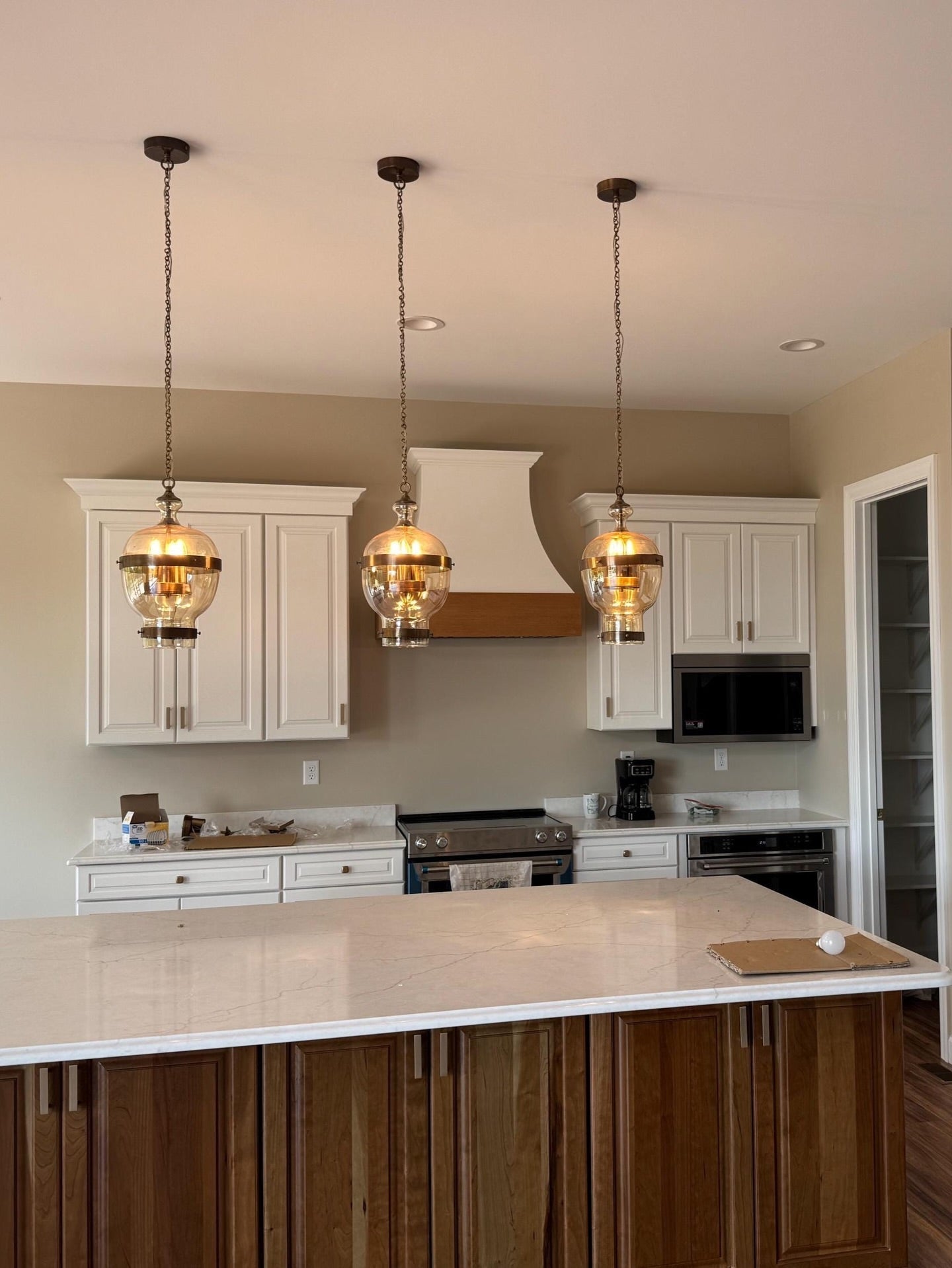 Amber vessel pendant Light