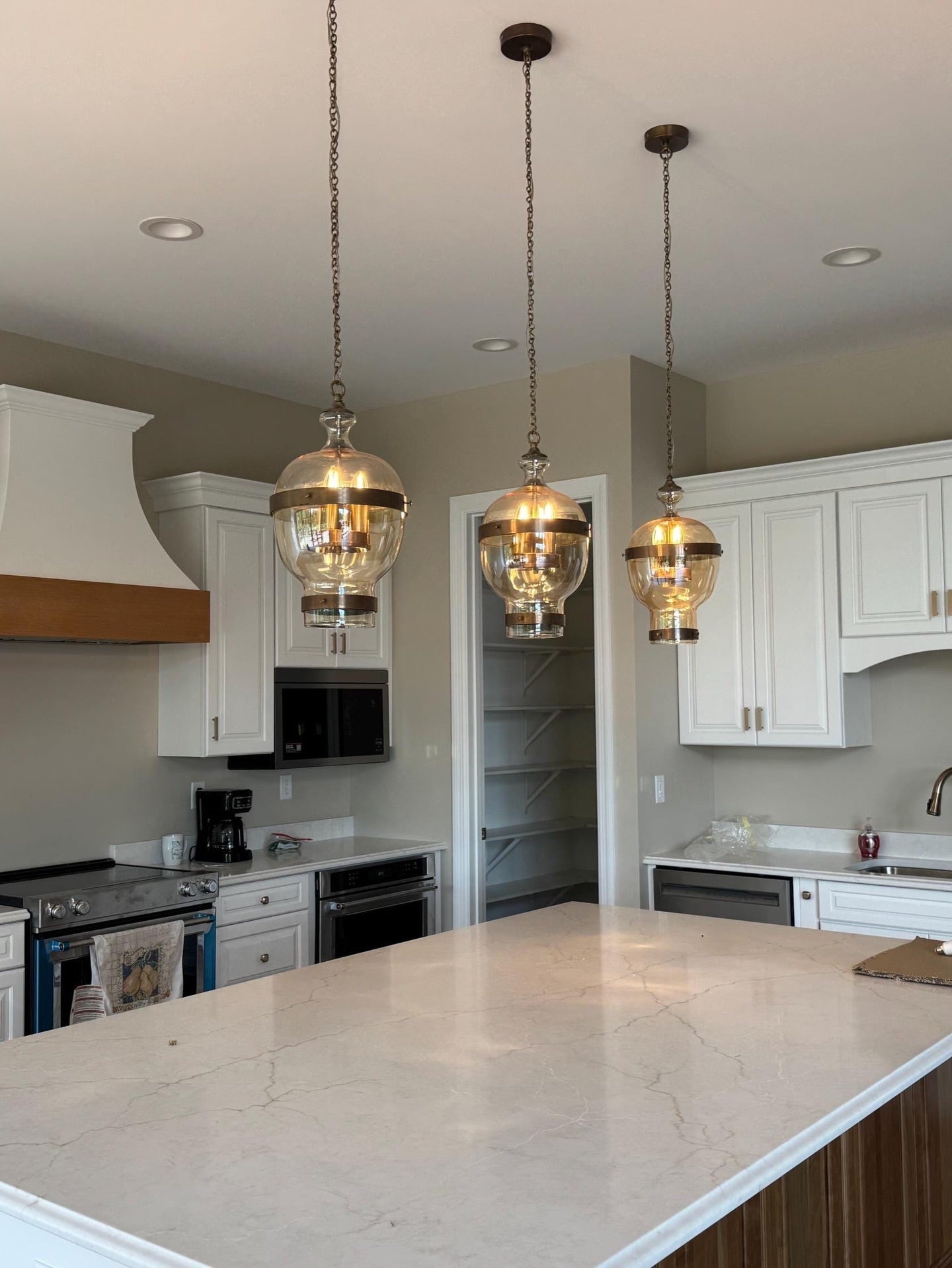 Amber vessel pendant Light