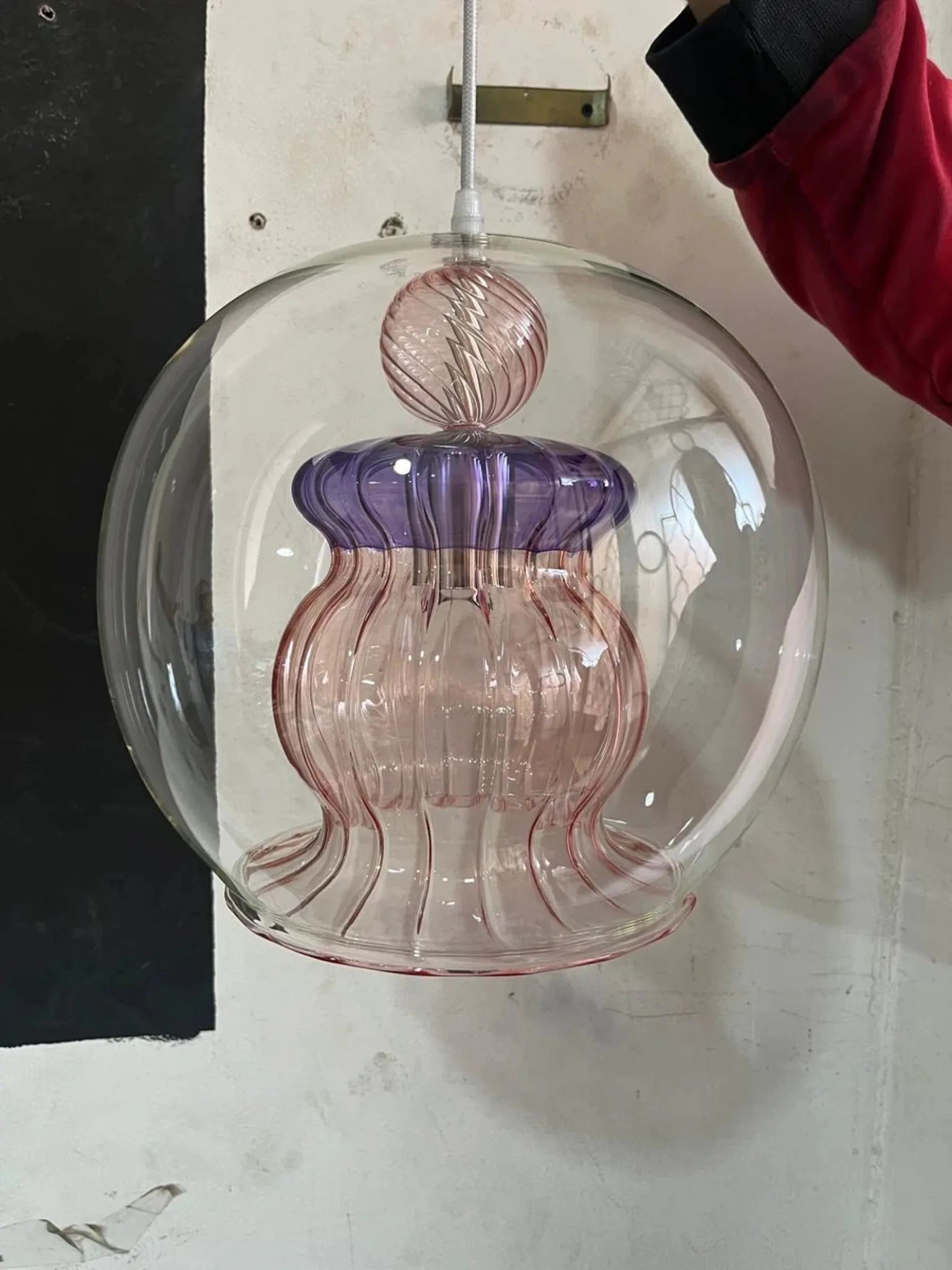 Aurora Glow pendant: Blown glass light pendant for home decor custom colours | Les Trois Pyramides