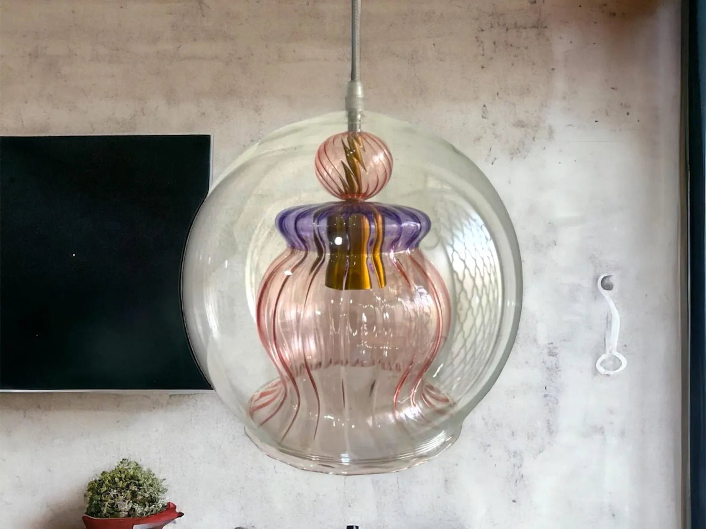 Aurora Glow pendant: Blown glass light pendant for home decor custom colours | Les Trois Pyramides