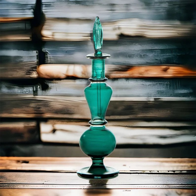 Handcrafted Emerald Green Glass Perfume Bottle with Decorative Stopper | Les Trois Pyramides