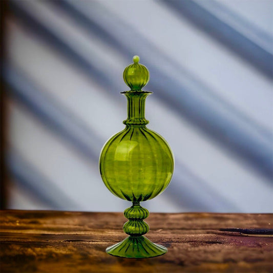 Green Decanter bottle with stopper | Les Trois Pyramides