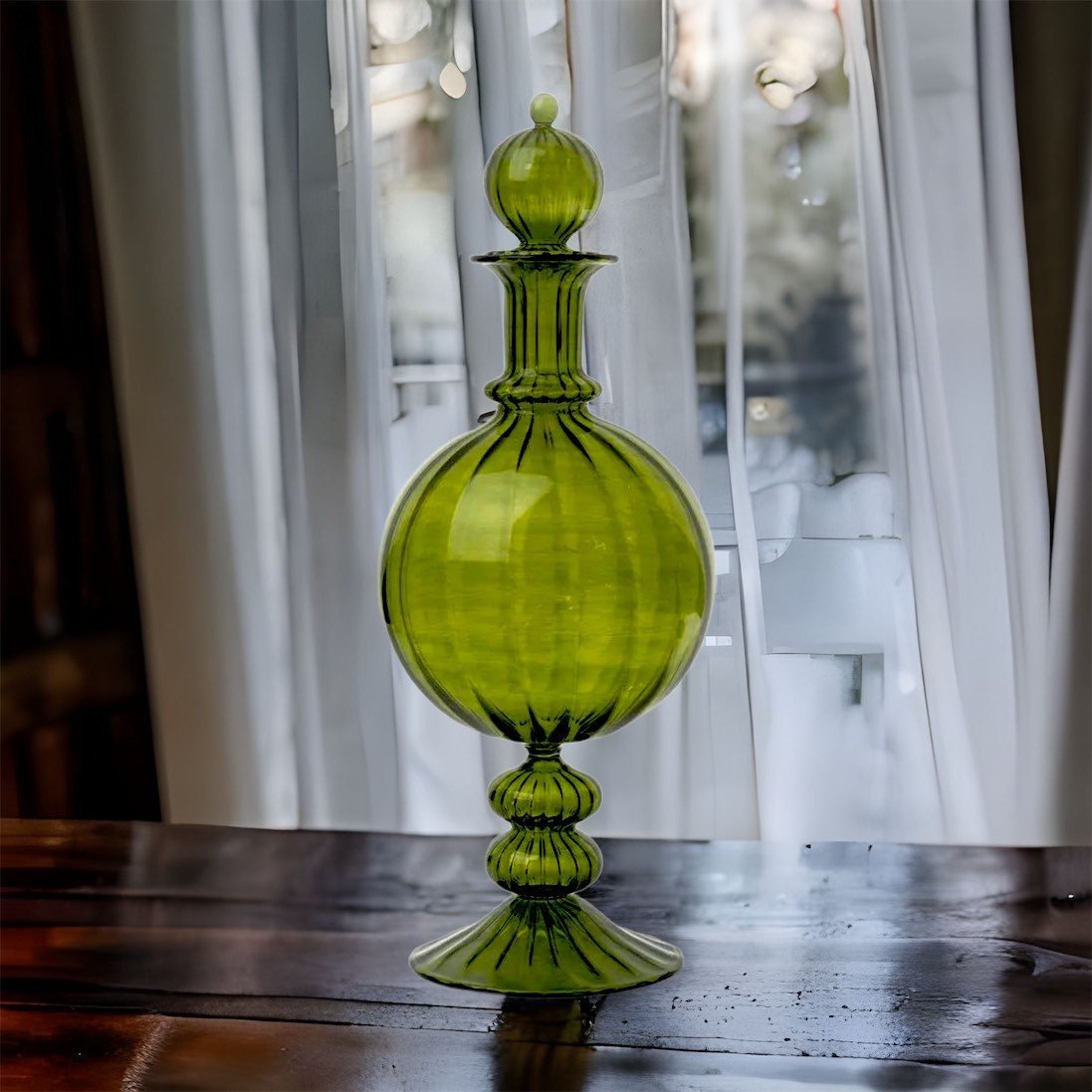 Green Decanter bottle with stopper | Les Trois Pyramides