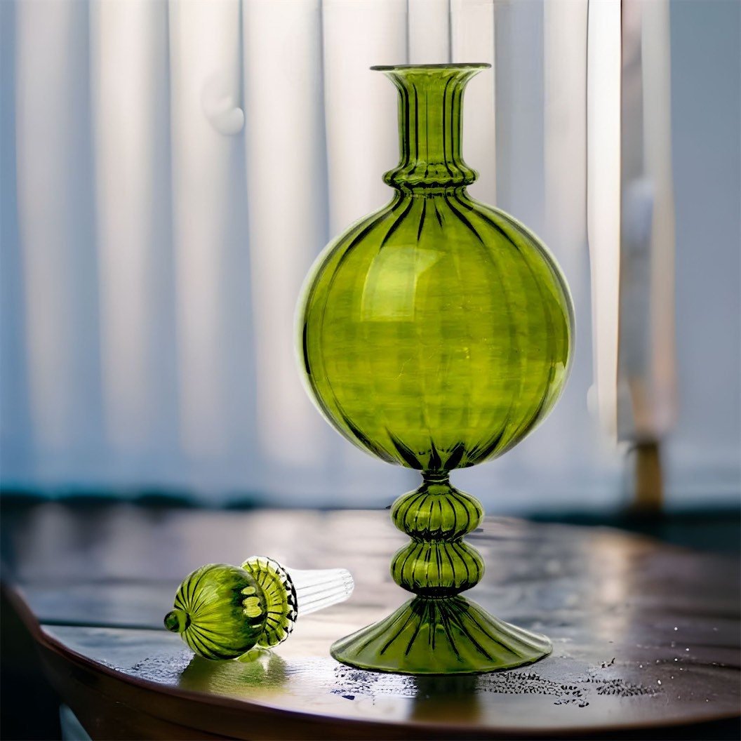 Green Decanter bottle with stopper | Les Trois Pyramides