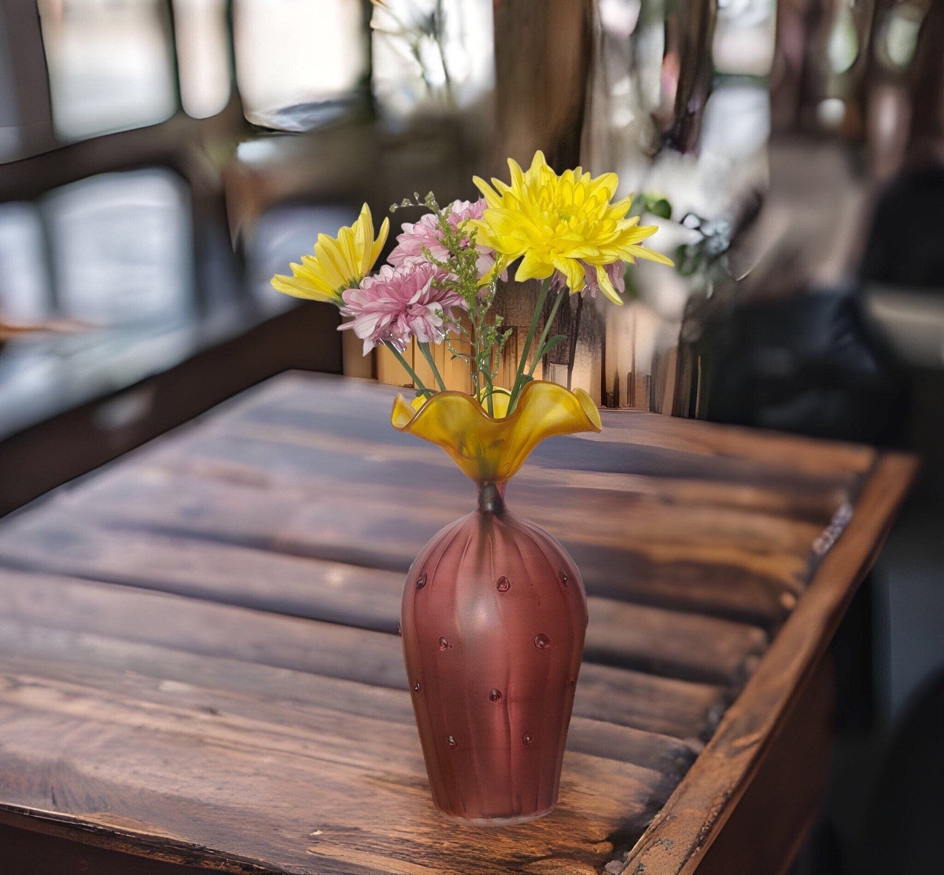  Hand-Blown Ruby and Yellow Glass Vase – Unique Ruffled Top Decorative Centerpiece | Les Trois Pyramides 