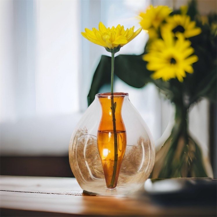 Handcrafted Dual-Layer Glass Vase – Amber and Clear Artistic Flower Display