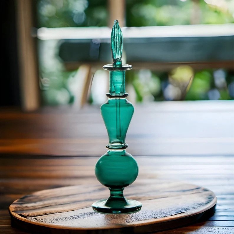 Handcrafted Emerald Green Glass Perfume Bottle with Decorative Stopper | Les Trois Pyramides