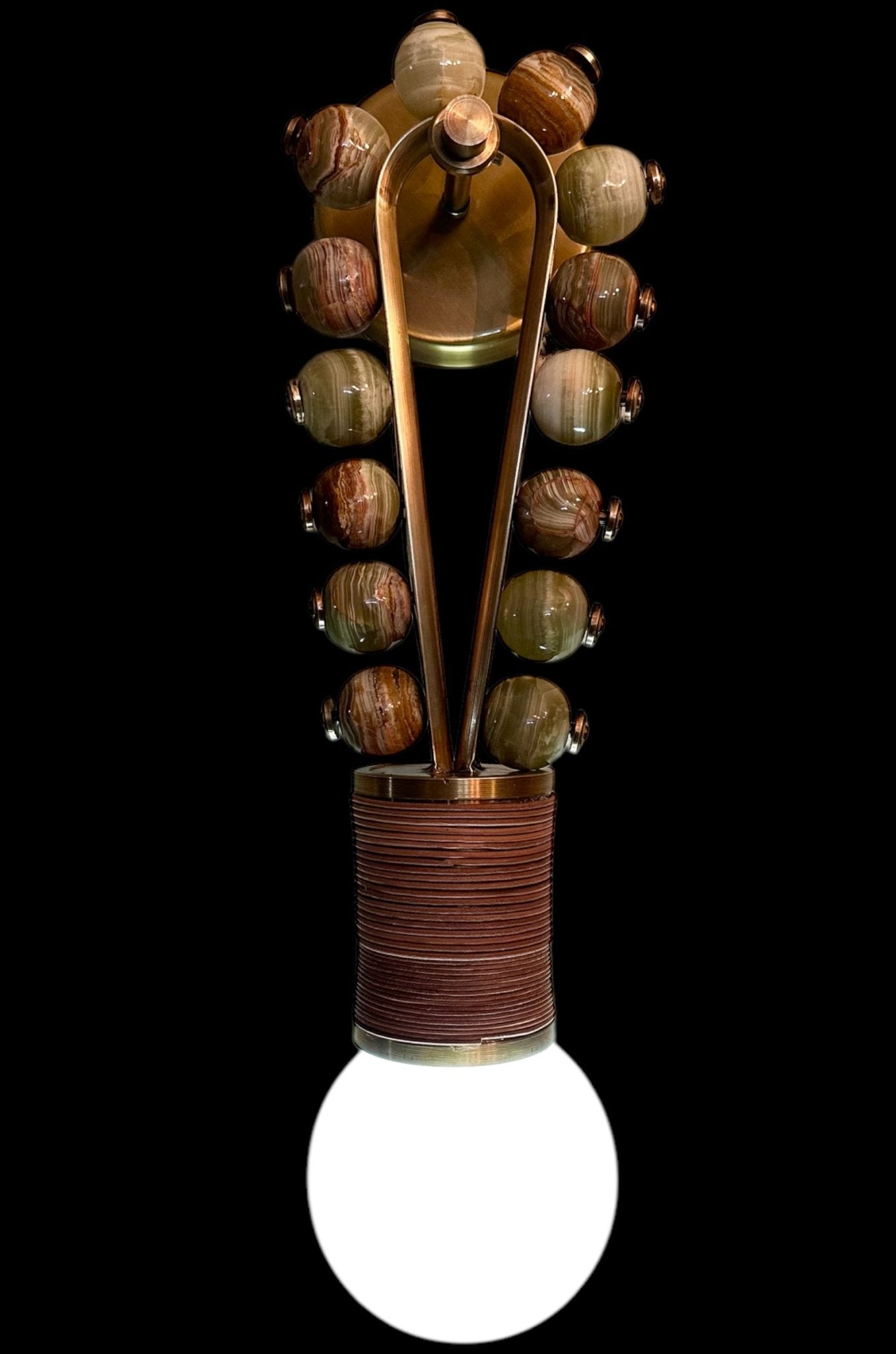 Handcrafted Marble and Brass wall light sconce with unique modern Design | Les Trois Pyramides