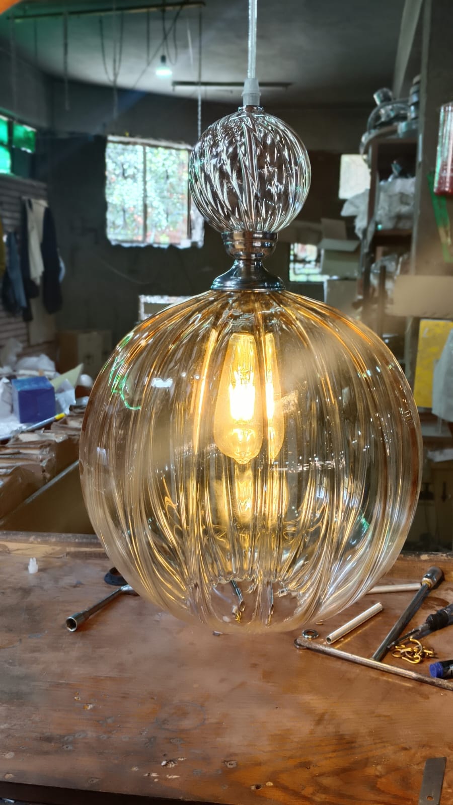 Lumière Globe – Hand-Blown Ribbed Glass Pendant Light with Brass Accents