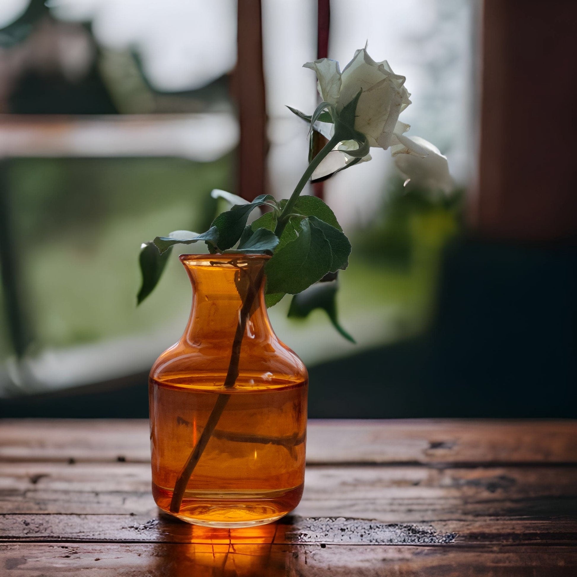 Orange glass bud vase Gift - Les Trois Pyramides 