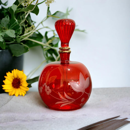 Red Perfume Bottle with 14K Gold | Les Trois Pyramides