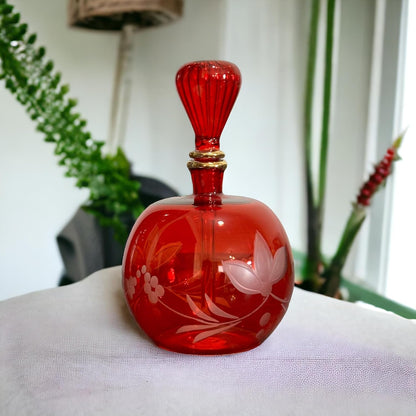 Red Perfume Bottle with 14K Gold | Les Trois Pyramides