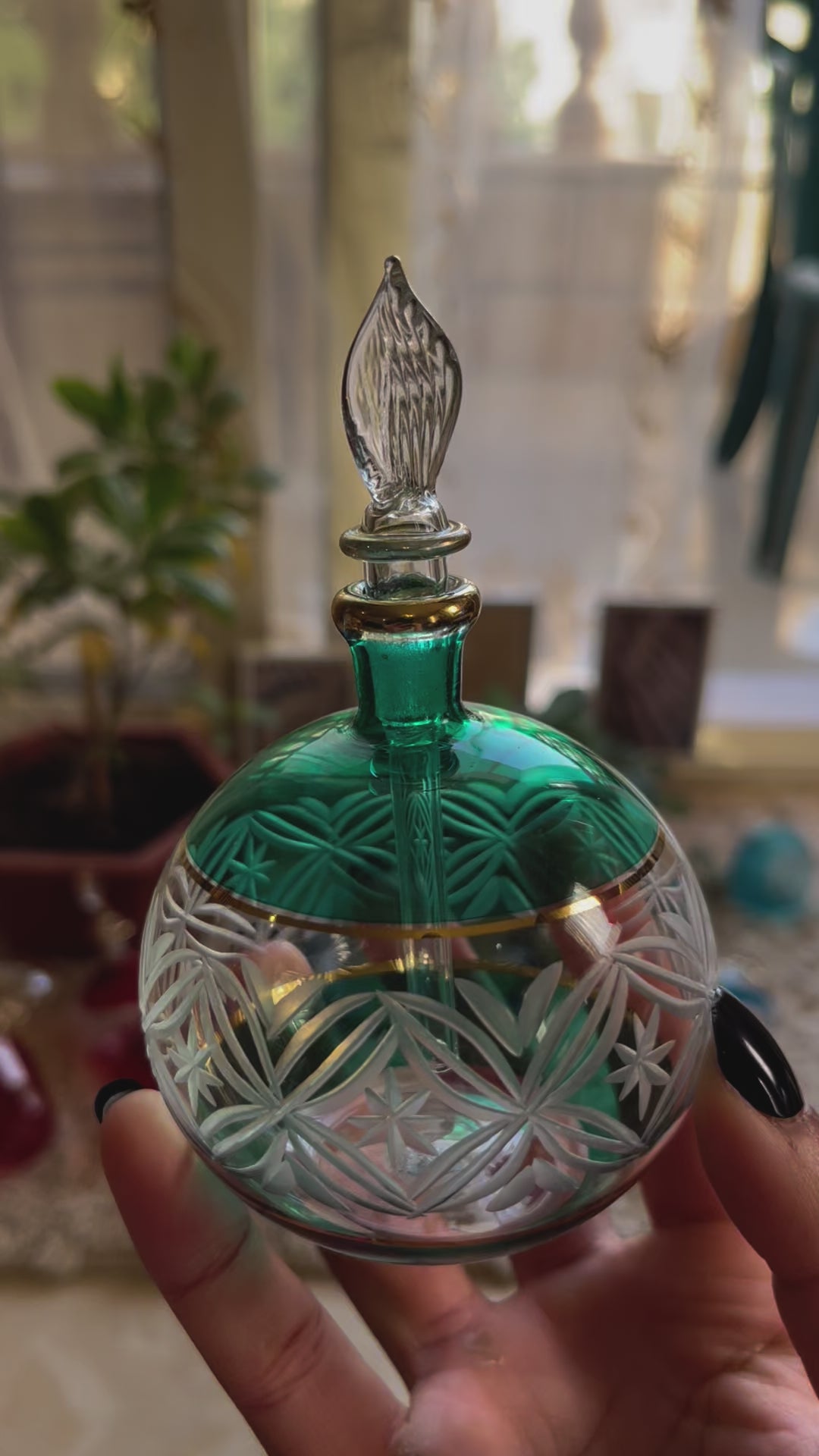 Green Engraved Perfume Bottle with 14K Gold | Les Trois Pyramides