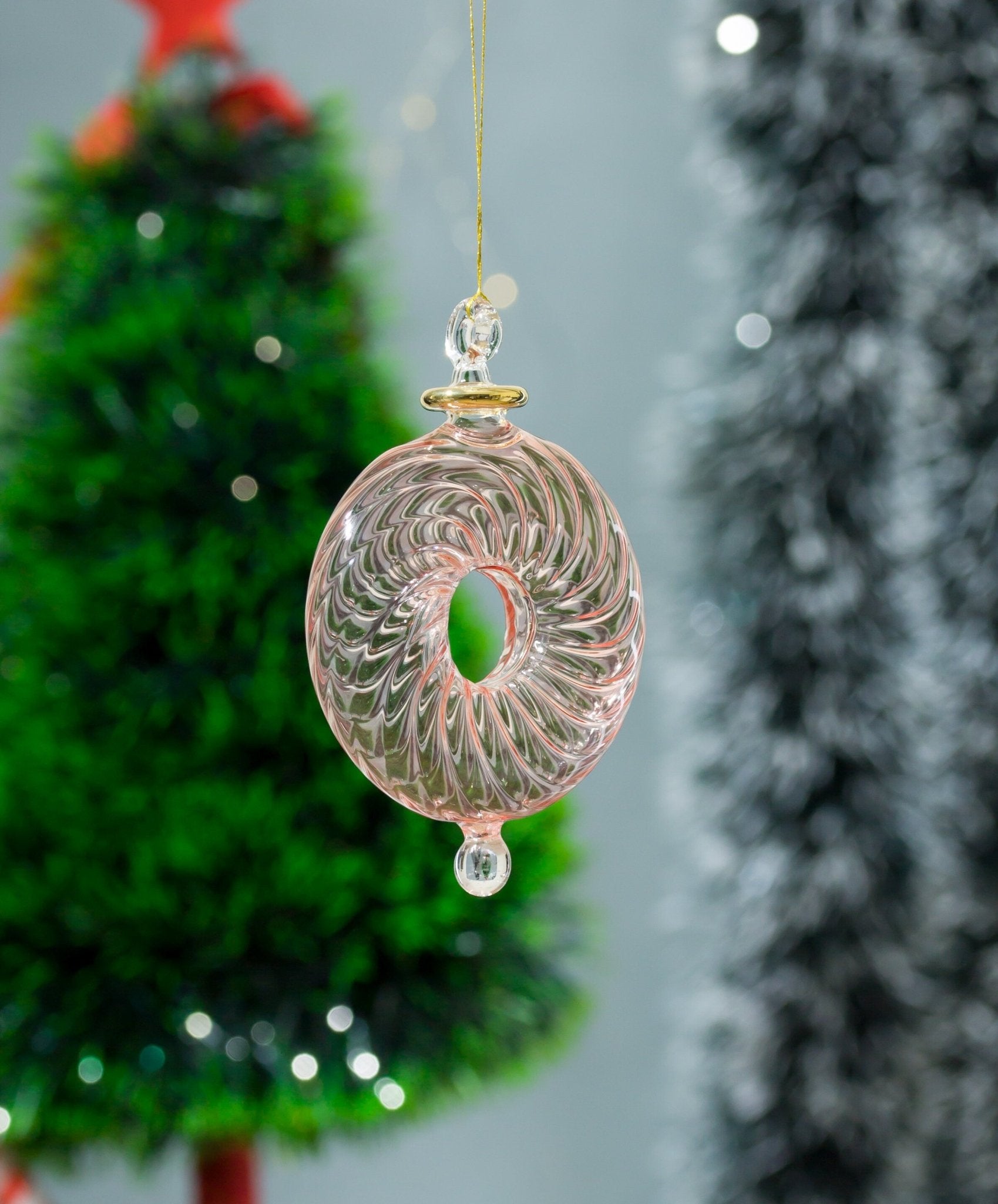 Red Christmas Ornaments with Ribbed Glass - Les Trois Pyramides 