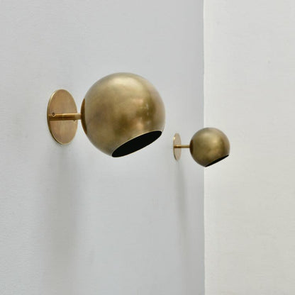 Vintage 1950s Lightolier Brass Sconce Pair – Classic American Globe Wall Lights | Les Trois Pyramides