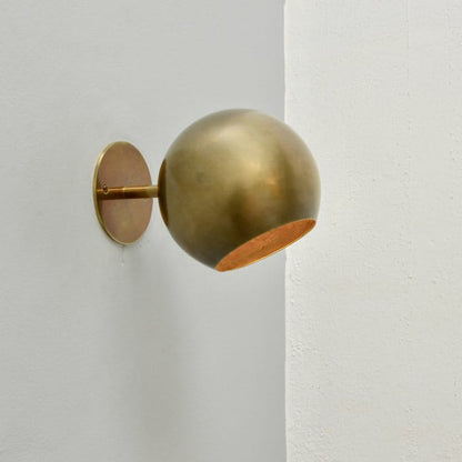 Vintage 1950s Lightolier Brass Sconce Pair – Classic American Globe Wall Lights | Les Trois Pyramides