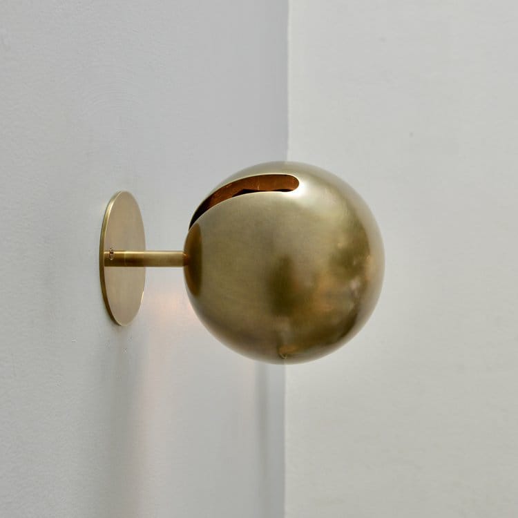 Vintage 1950s Lightolier Brass Sconce Pair – Classic American Globe Wall Lights | Les Trois Pyramides