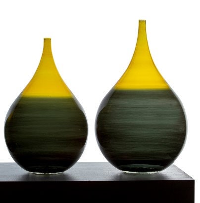 Set of Three Vintage Classic Handmade Blown Glass Vases - Les Trois Pyramides