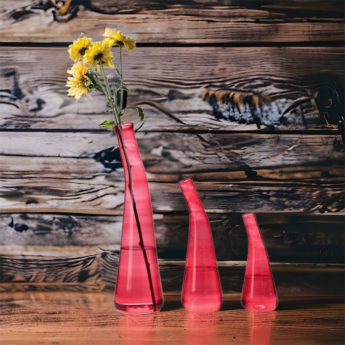 Set of 3 Red Art Deco Vases , Hand Blown Glassware , Blown Glass Vases , Vintage Glass Vase , Colored Glass Vases , Vase for Flowers - Les Trois Pyramides 